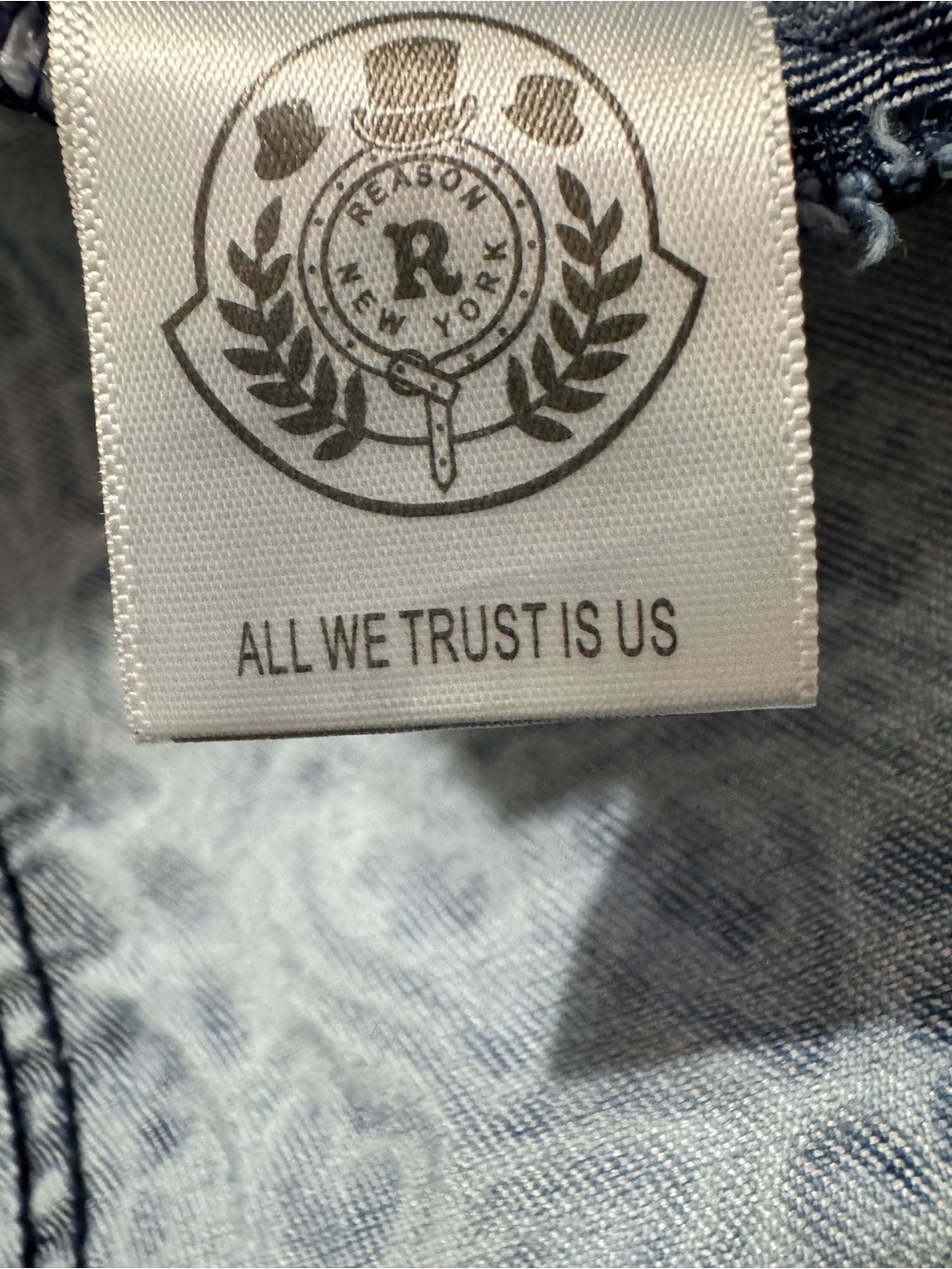 Reason Light Blue Wash Paisley Allover Print Denim Trucker Jacket Coat Sz Large - Picture 11 of 14